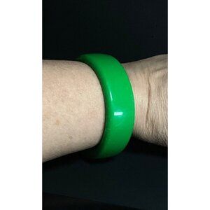 1960s Bright Green Chunky Mod Lucite Bangle Bracelet Bright Glow in UV Light